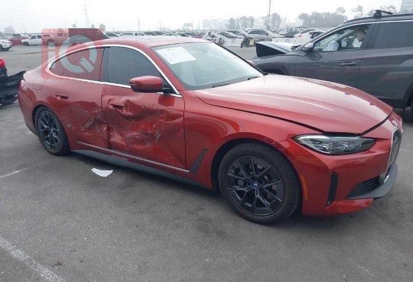 بی ئێم دەبڵیو i4